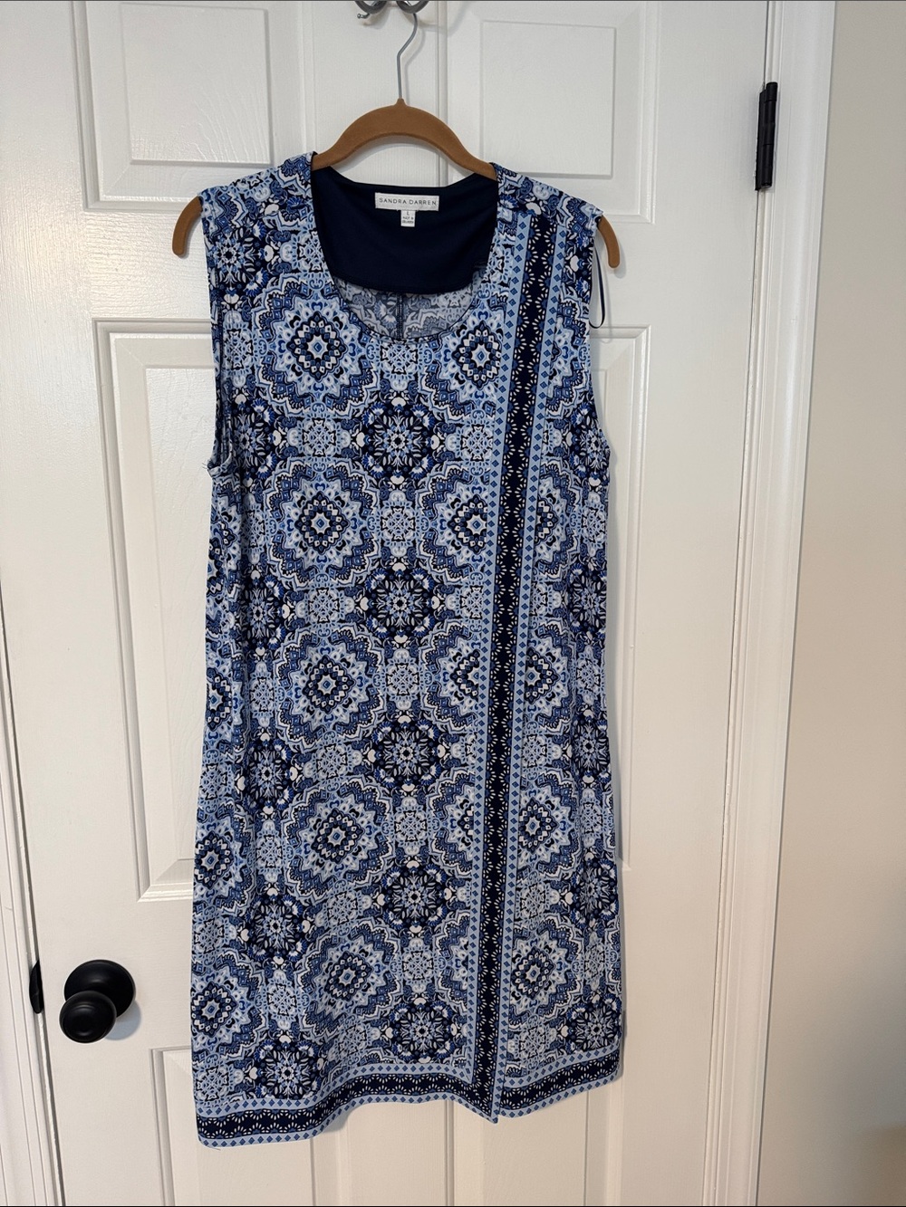 Sandra Darren Navy and White Tile-Print Sleeveless Shift Dress